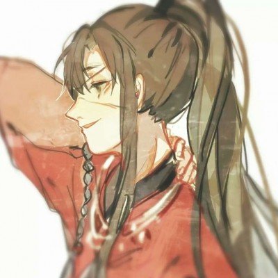 女子踹人前被保安关车门夹腿